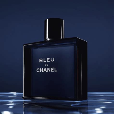 blue de chanel smell.